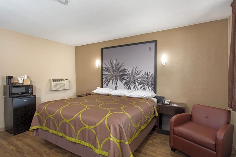 Super 8 by Wyndham Pensacola NAS Area
