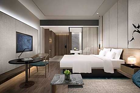 King Room with Balcony and Courtyard View - Riverside