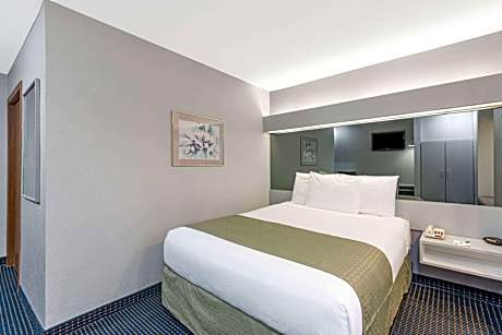 2 Queen Beds Smoking