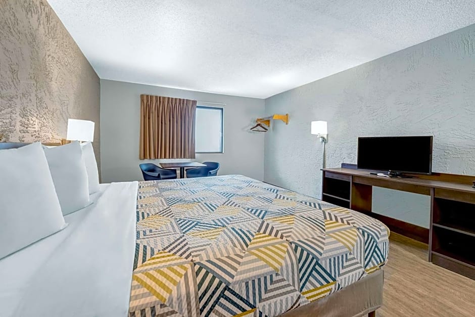 Motel 6 Elk Grove Village - O'Hare