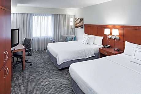 2 Queen Room w/Balcony, Guest room, 2 Queen, Balcony