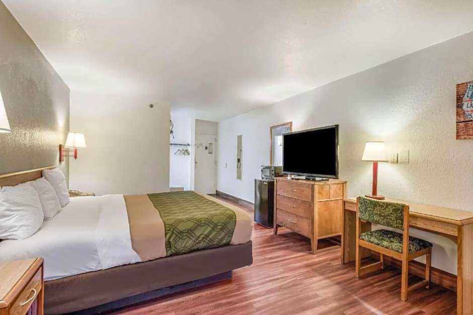 Econo Lodge Truman Inn