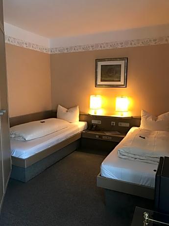 Twin Room with Balcony and Street View