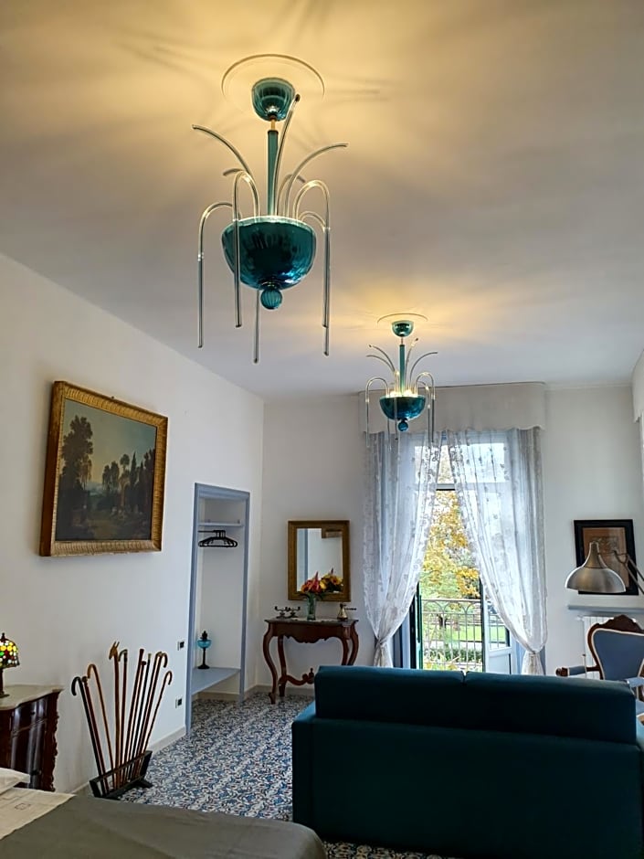 Qu4ttro I D'Angleterre Guest House