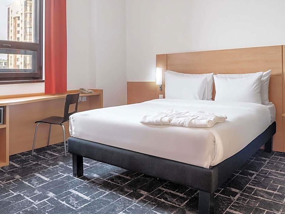 Photo 1 of 6 of Suite, City View