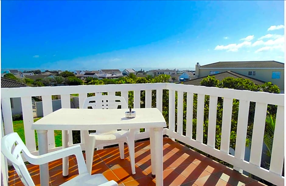 Au Plais De Langebaan at Palm Tree Villa