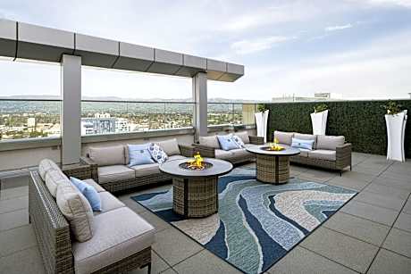 Sky View, Suite, 1 King Murphy, City view, High floor, Terrace
