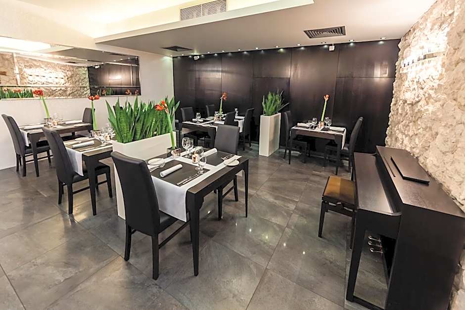 Queen Boutique Hotel