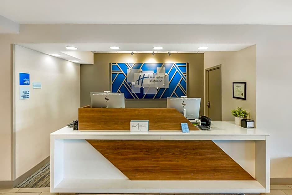 Holiday Inn Express Crestwood By IHG