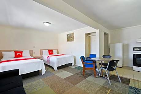 3 Full Bed with Kitchenette