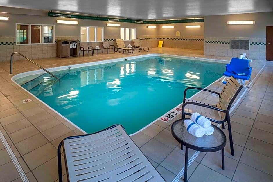 Country Inn & Suites by Radisson, Charleston South, WV
