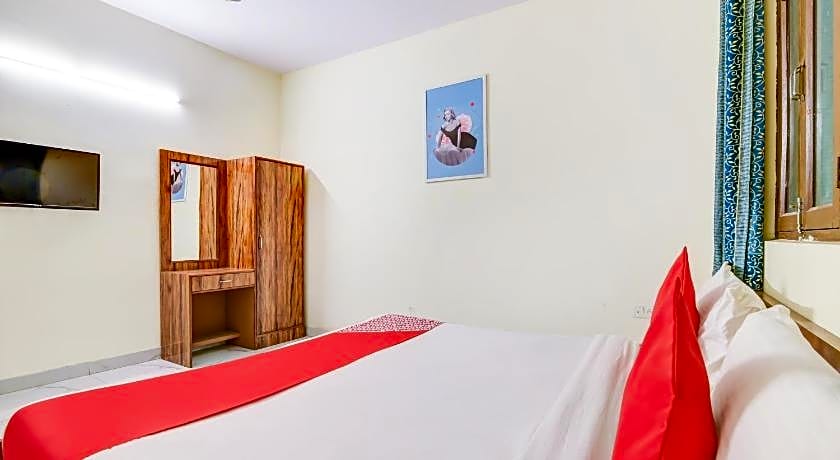 Hotel O Vishwakarma Palace