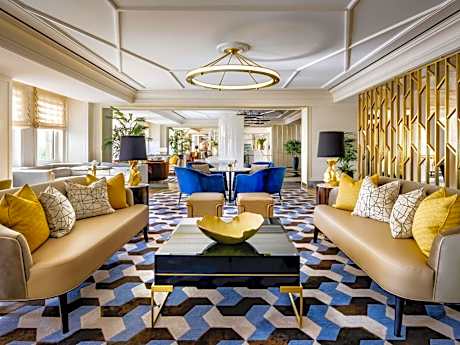 Gold Queen Room