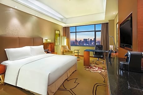 1 King Bed Business Room With High Floor View