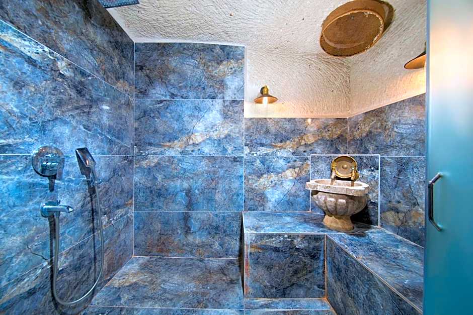 Cappa Via Cave Hotel