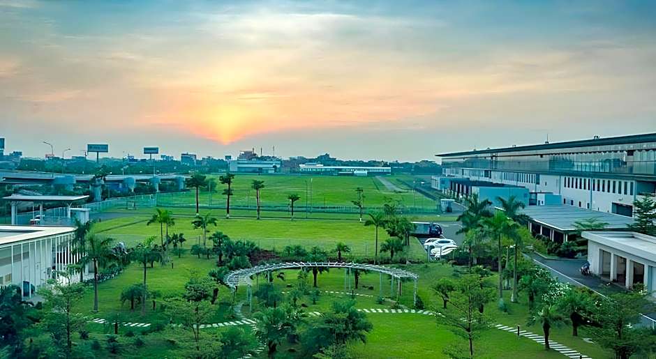 Luxury Airport Hotel & Spa