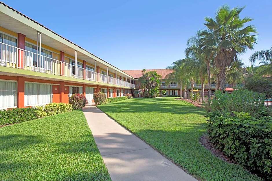 Days Inn by Wyndham Cocoa Cruiseport West At I-95/524