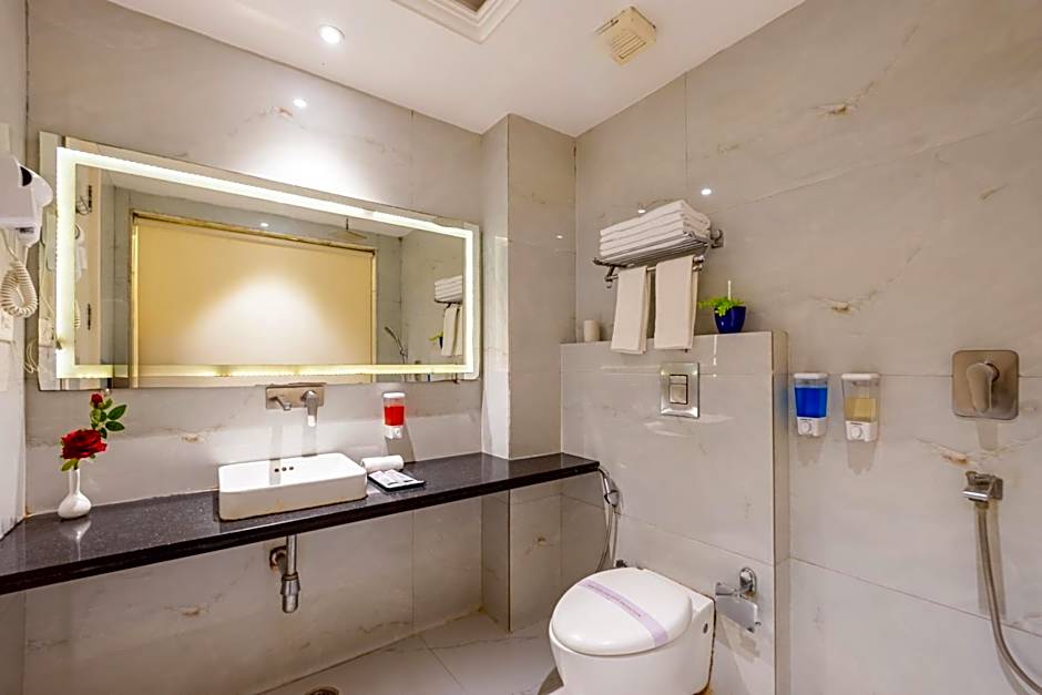 Aman Continental With Restaurant - 5Mins from Connaught Place ,Railway Station & Metro