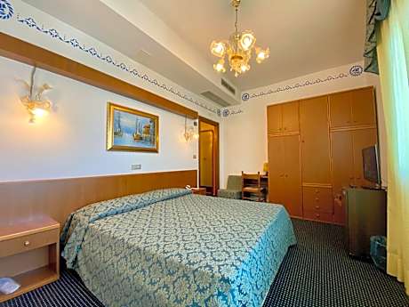 Double or Twin Room with Sea View