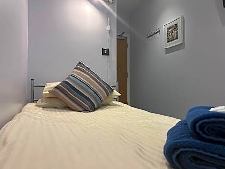 Harbour Stays - The Marine Centre, Saundersfoot Harbour, SA69 9HE