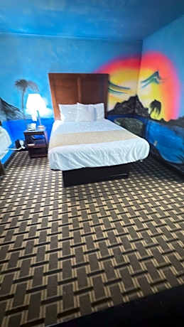 Deluxe Queen Room - Non-Smoking