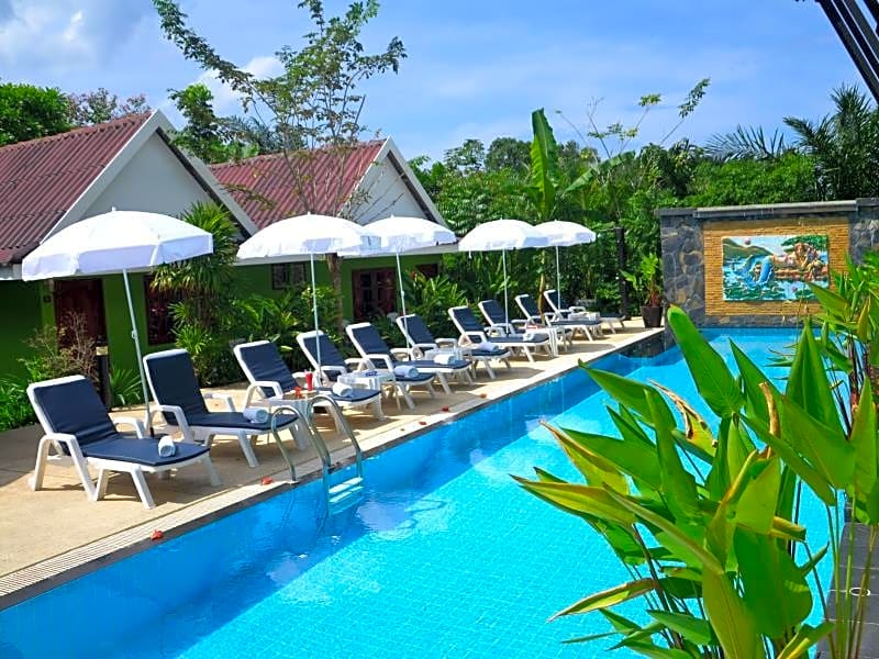 Khaolak C-nior Bungalows