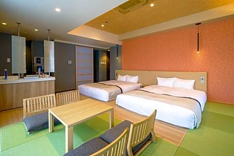 Premium Deluxe Twin with 2 Set of Japanese Futon