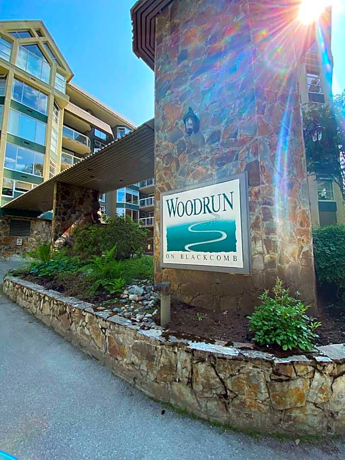 The Woodrun Lodge by Whiski Jack