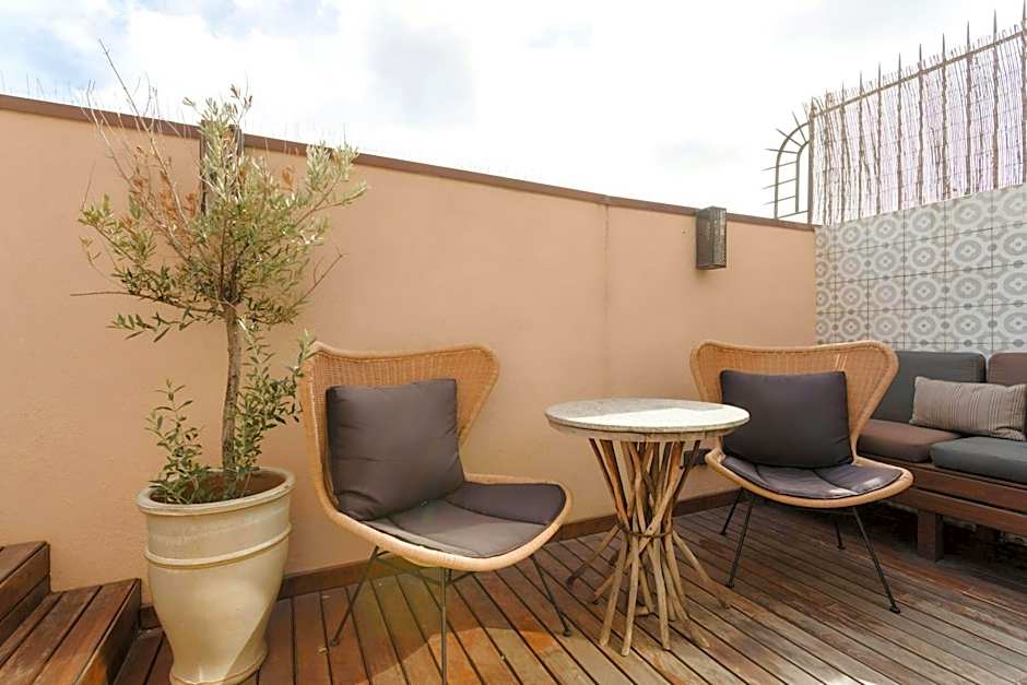 DO Plaça Reial powered by Sonder