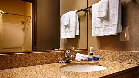 1 Queen Bed Non-Smoking Full Kitchen Wi-Fi Full Breakfast