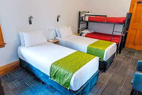 Quadruple Room with Private Bathroom