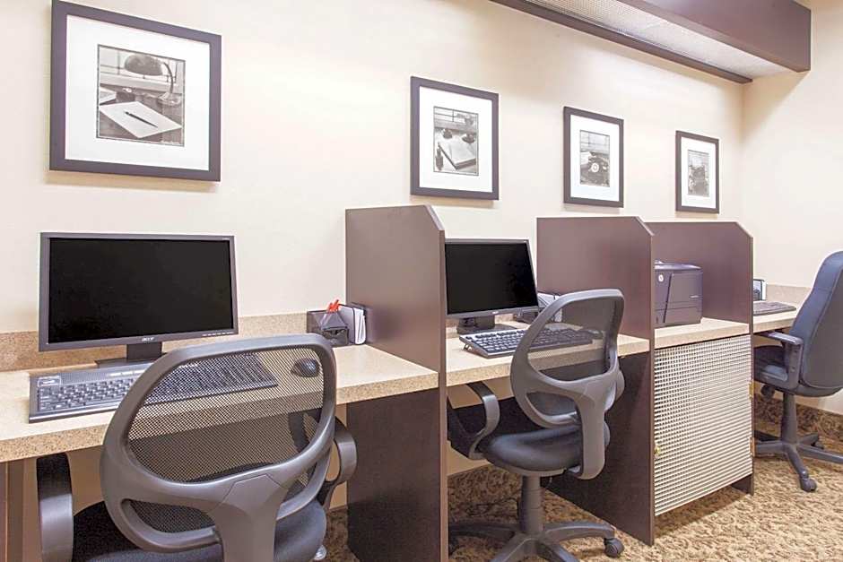 Ramada by Wyndham Pincher Creek