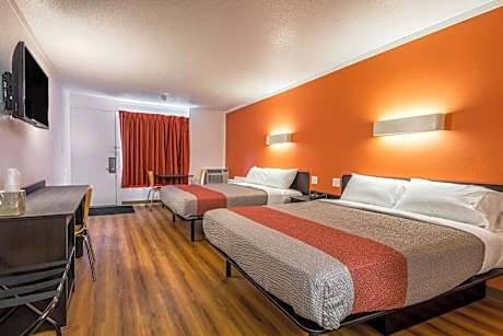 Deluxe Queen Room with Two Queen Beds - Smoking