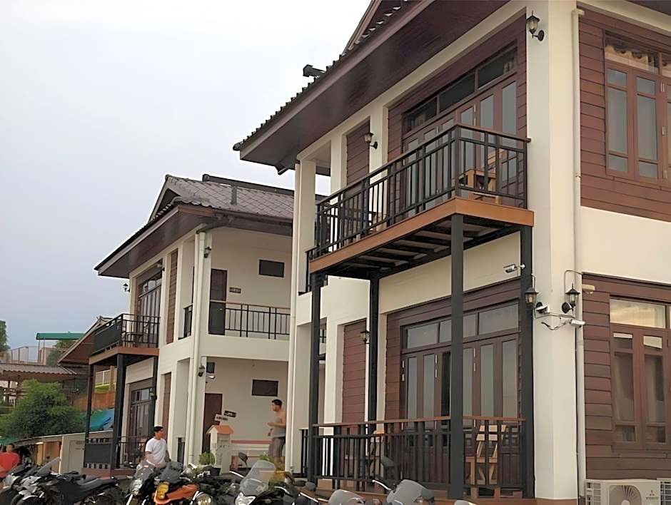 Norn Nab Dao Rimkhong Hotel