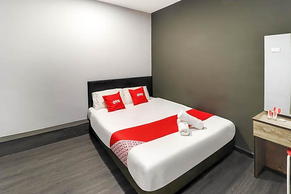 OYO 89381 Moonnight Hotel