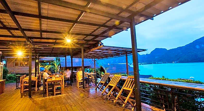 The Cobble Beach Hotel