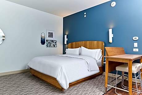 Studio, 1 King, Sofa bed, Top floor
