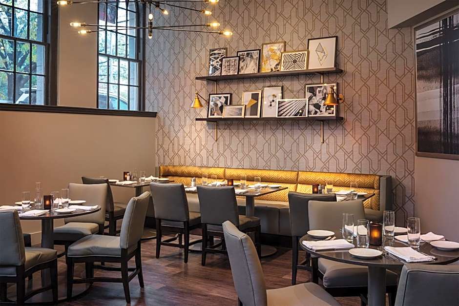 Sheraton Commander Hotel