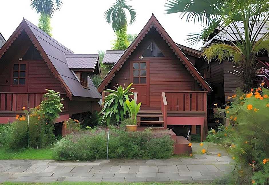 RoomQuest Golden Triangle Premium Collection