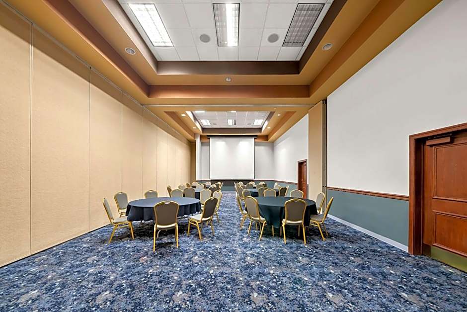 Clarion Inn & Suites and Convention Center