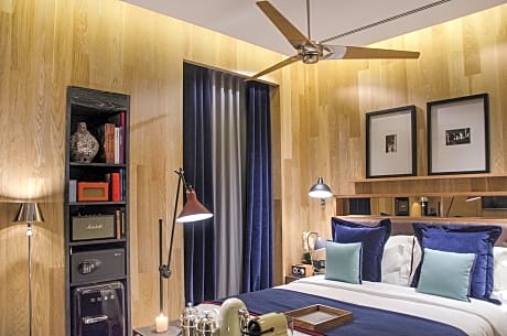 Small Double Room with street view