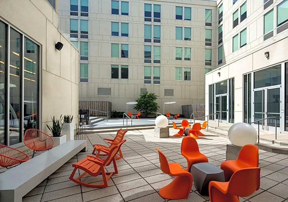 aloft Hotel Milwaukee Downtown