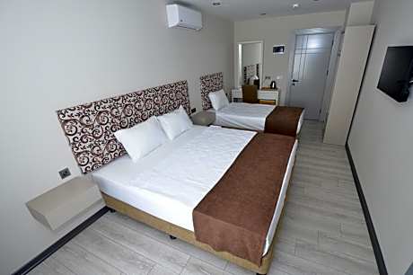 Triple Room with City View