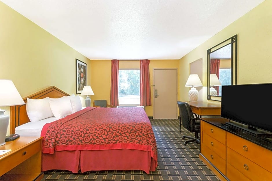 Days Inn by Wyndham Savannah Airport