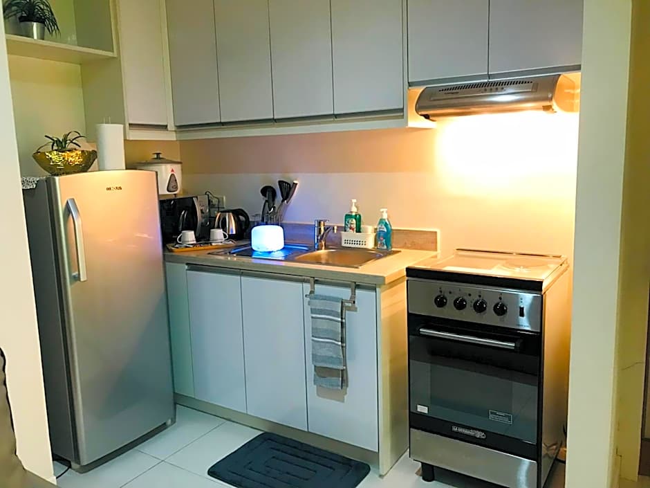 One Bedroom with Netflix at Legaspi Village Makati