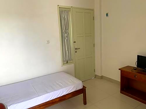 KoolKost Syariah near Universitas Kristen Indonesia Paulus (minimum stay 6 nights)