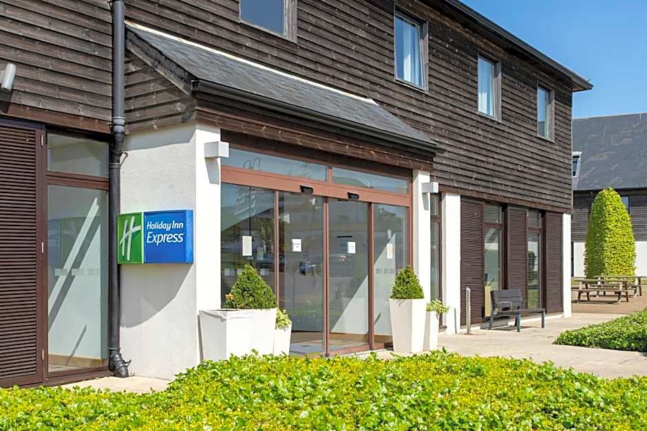 Holiday Inn Express London - Epsom Downs By IHG
