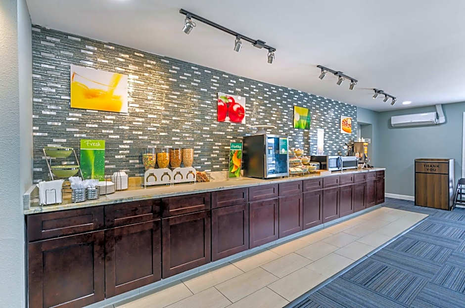 Suburban Studios Verona - Staunton North