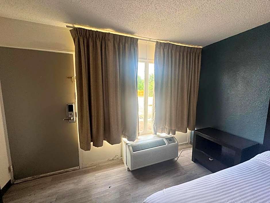 Express Inn & Suites