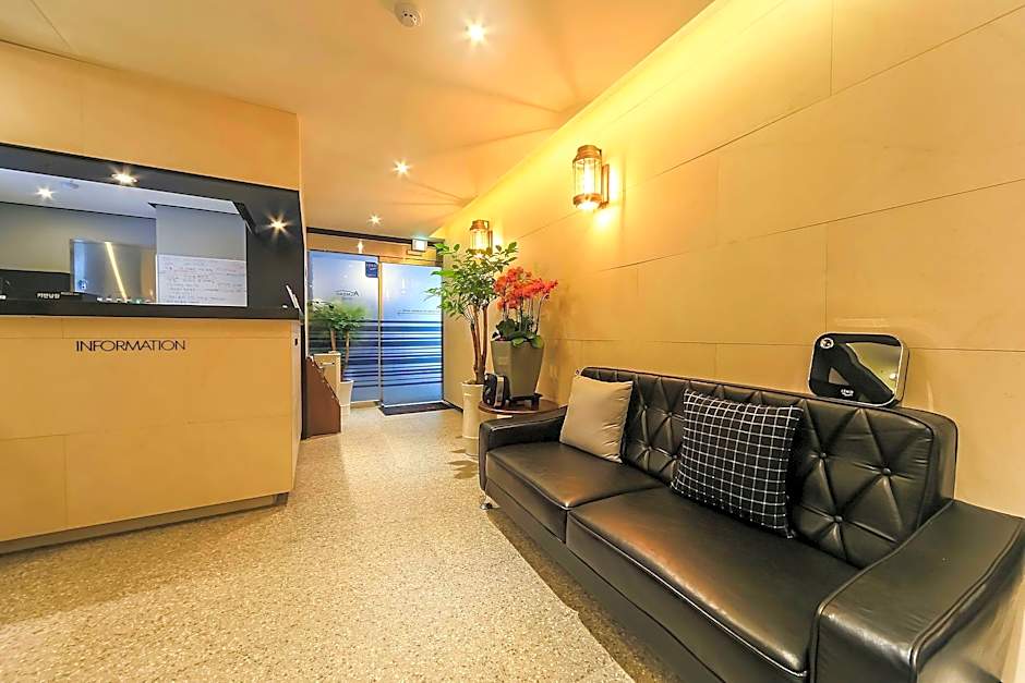 Almond Hotel Gupo Station